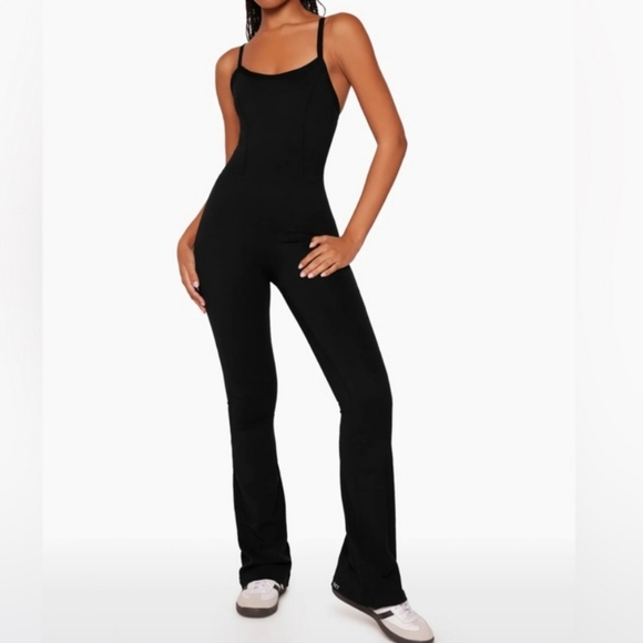 SET Active Pants - SET Active Sportbody Sporty flare Jumpsuit black Slimming athletic workout wear